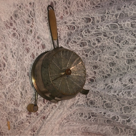 Vintage Metal Food Mill with Wooden Handle. Foley food mill for purée. - Picture 6 of 8